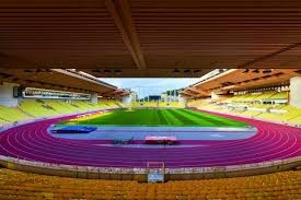 人生巅峰一幕！😂詹姆斯&东契奇目送吉迪超远三分绝杀